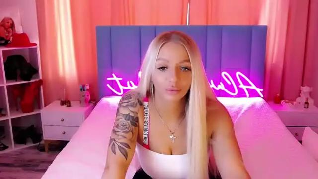 Image 3 of allwayshottt Stream on Chaturbate on 13 months ago