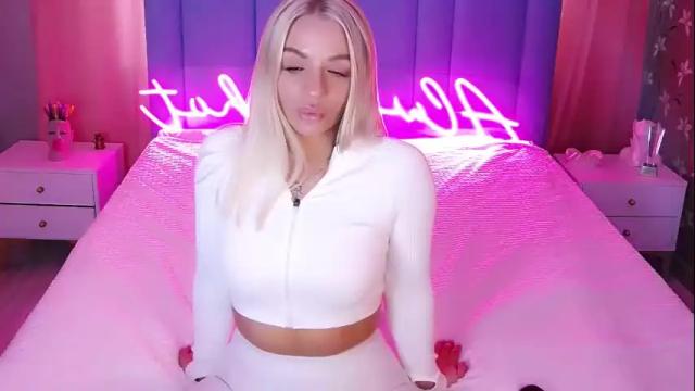 Image 12 of allwayshottt Stream on Chaturbate on 10 days ago