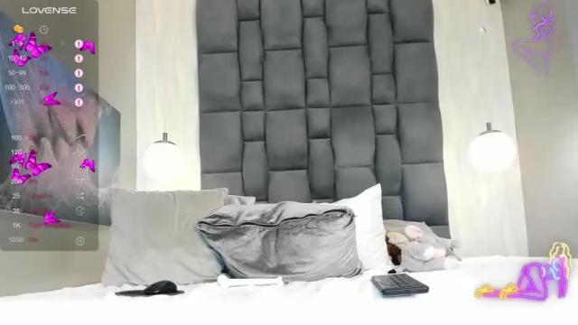 Image 10 of allxmartinez_ Stream on Chaturbate on 16 months ago