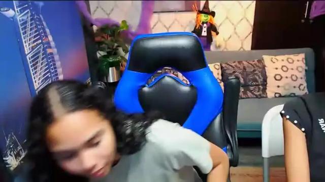 Image 2 of ally_cherrys Stream on Chaturbate on 17 months ago