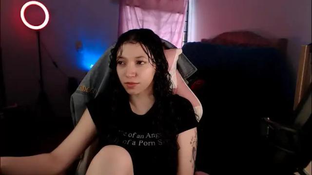 Image 3 of ally_donfort Stream on Chaturbate on 2 months ago