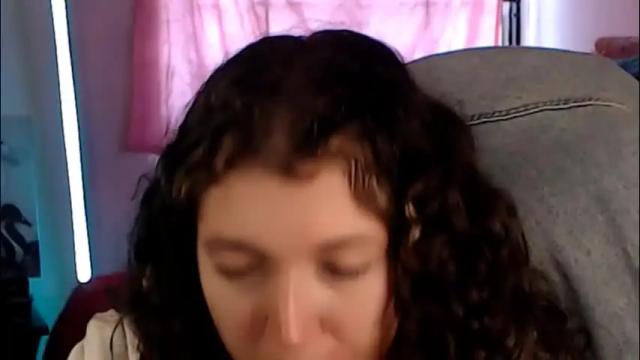 Image 2 of ally_donfort Stream on Chaturbate on 4 days ago