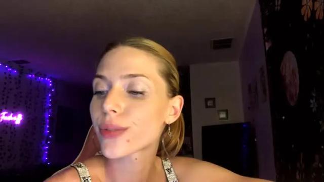 Image 10 of allyoursss1212 Stream on Chaturbate on 23 days ago