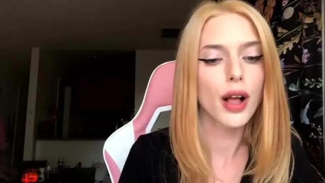 Image 8 of allyoursss1212 Stream on Chaturbate on 14 days ago