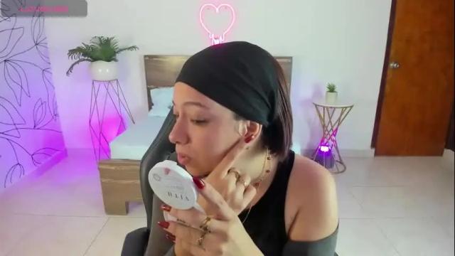 Image 3 of alma_fenix Stream on Chaturbate on 12 days ago