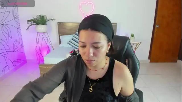 Image 4 of alma_fenix Stream on Chaturbate on 12 days ago