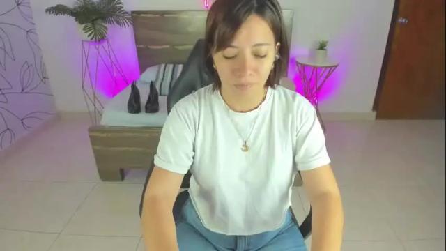 Image 2 of alma_fenix Stream on Chaturbate on 1 month ago