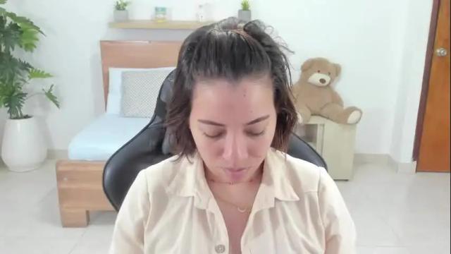 Image 3 of alma_fenix Stream on Chaturbate on 24 days ago