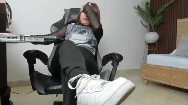 Image 12 of alma_fenix Stream on Chaturbate on 9 days ago