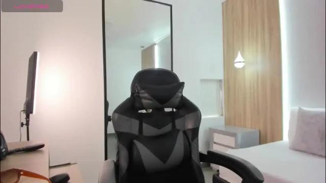 Image 2 of alma_fenix Stream on Chaturbate on 1 month ago