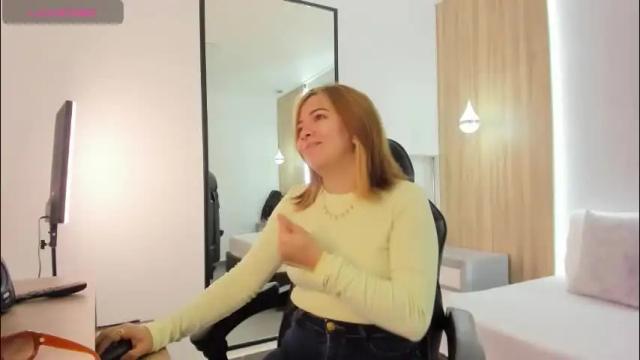 Image 3 of alma_fenix Stream on Chaturbate on 1 month ago