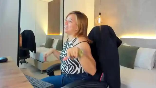 Image 3 of alma_fenix Stream on Chaturbate on 1 month ago