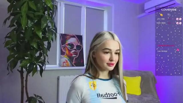 Image 12 of alma_gray Stream on Chaturbate on 18 months ago
