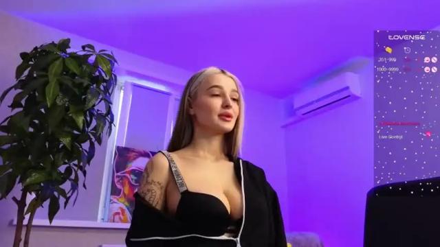 Image 12 of alma_gray Stream on Chaturbate on 18 months ago
