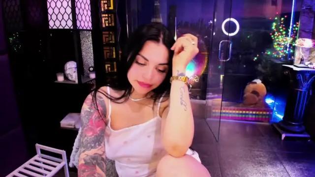 Image 2 of alma_pearl Stream on Chaturbate on 1 month ago