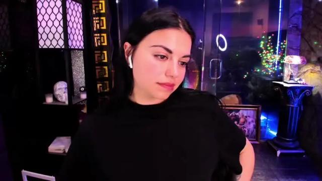 Image 4 of alma_pearl Stream on Chaturbate on 4 days ago