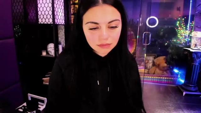 Image 12 of alma_pearl Stream on Chaturbate on 13 days ago