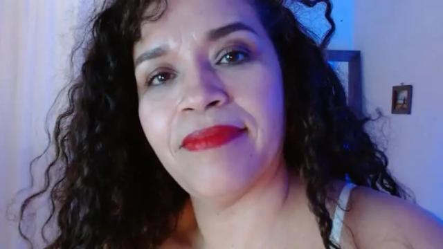 Image 10 of alma_sexyy Stream on Chaturbate on 16 months ago