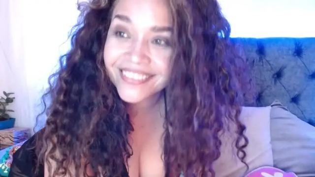 Image 2 of alma_sexyy Stream on Chaturbate on 14 months ago