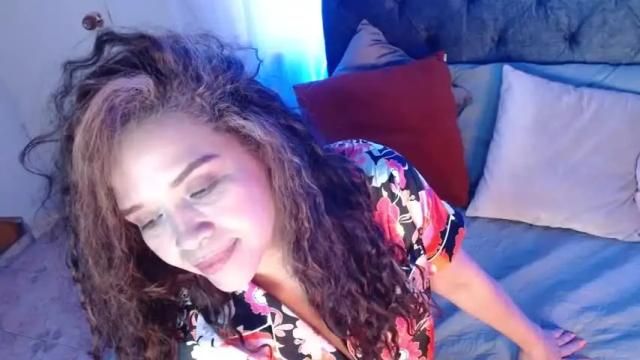 Image 7 of alma_sexyy Stream on Chaturbate on 13 months ago