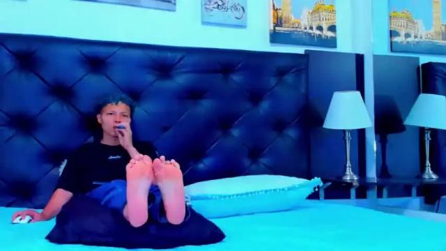 Image 2 of alman_femdom Stream on Chaturbate on 17 months ago