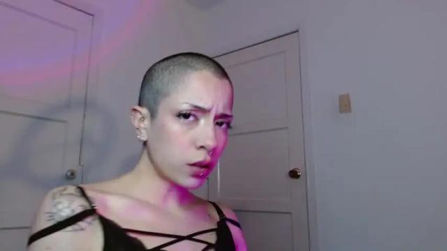 Image 11 of almawhite420 Stream on Chaturbate on 15 months ago