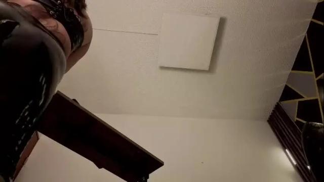 Image 4 of almma_ Stream on Chaturbate on 2 months ago