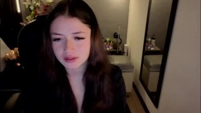 Image 2 of almma_ Stream on Chaturbate on 2 months ago