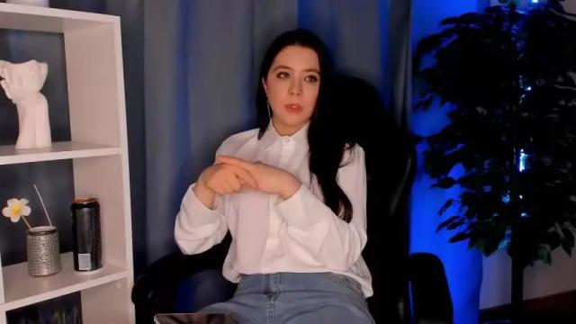 Image 2 of alodiaaleck Stream on Chaturbate on 24 months ago