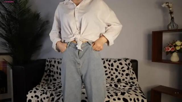 Image 2 of alodiaaleck Stream on Chaturbate on 24 months ago