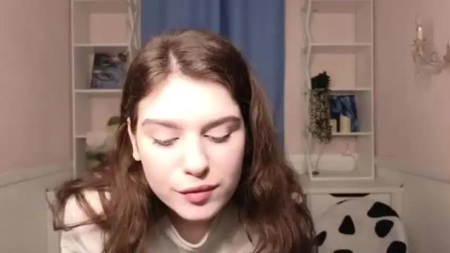 Image 3 of alodiahakey Stream on Chaturbate on 17 months ago