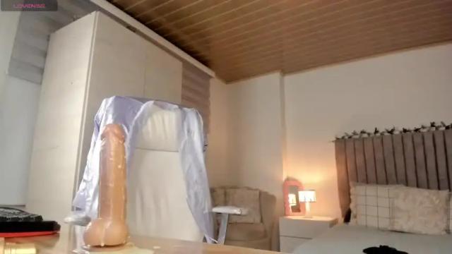 Image 3 of alondra_deluca Stream on Chaturbate on 17 months ago