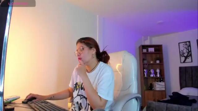 Thumbnail 1, alondra_deluca's Stream at Chaturbate, 17 months ago