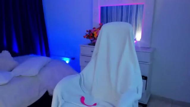 Image 3 of alondrasparrow Stream on Chaturbate on 15 months ago