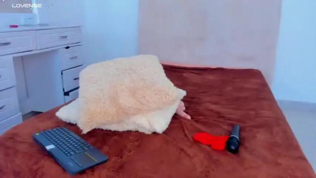 Image 8 of alondrasparrow Stream on Chaturbate on 14 months ago