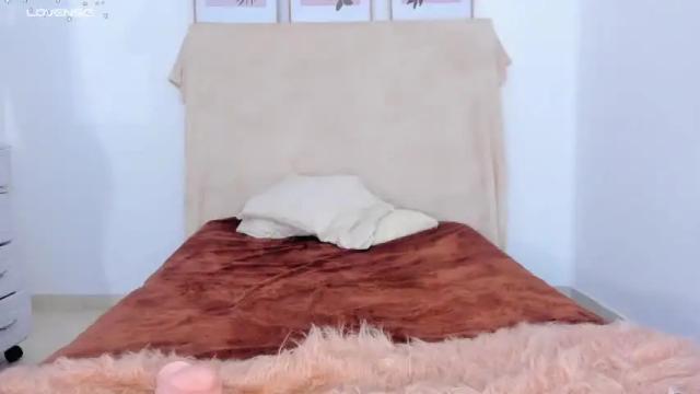 Image 2 of alondrasparrow Stream on Chaturbate on 14 months ago