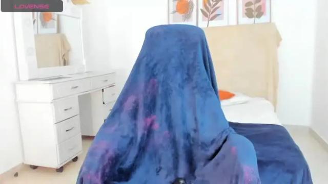 Image 6 of alondrasparrow Stream on Chaturbate on 14 months ago