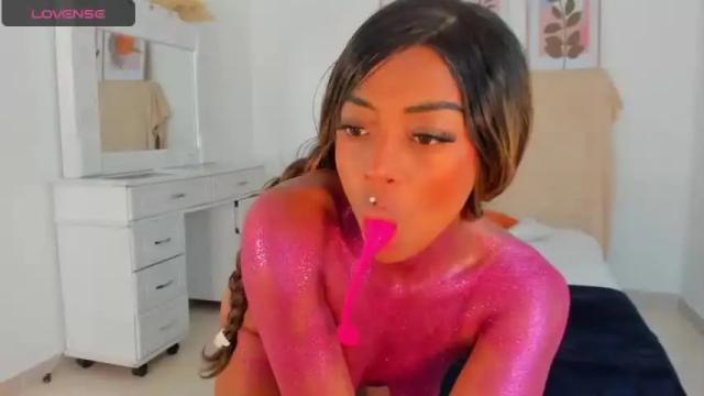 Image 7 of alondrasparrow Stream on Chaturbate on 14 months ago