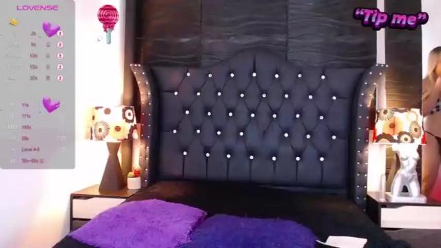 Image 12 of alonehazel Stream on Chaturbate on 13 months ago
