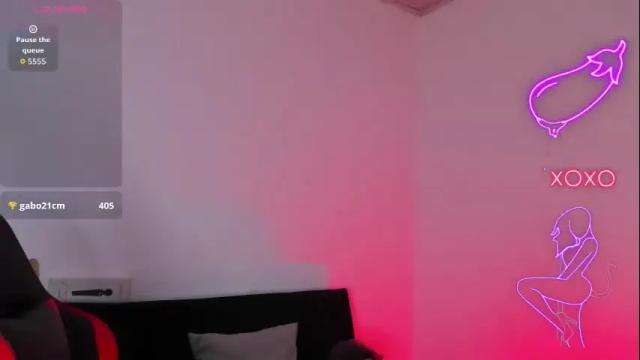 Image 2 of alonehazel Stream on Chaturbate on 25 days ago