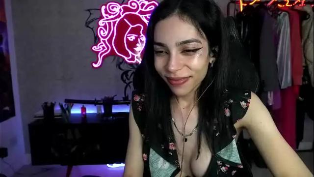 Image 11 of altsofie Stream on Chaturbate on 1 month ago