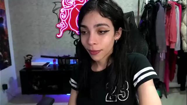 Image 2 of altsofie Stream on Chaturbate on 1 month ago