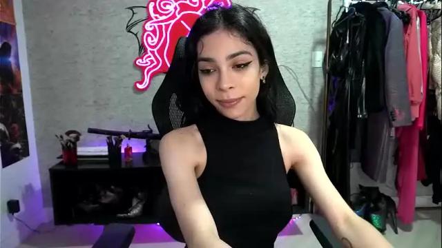 Image 12 of altsofie Stream on Chaturbate on 8 hours ago