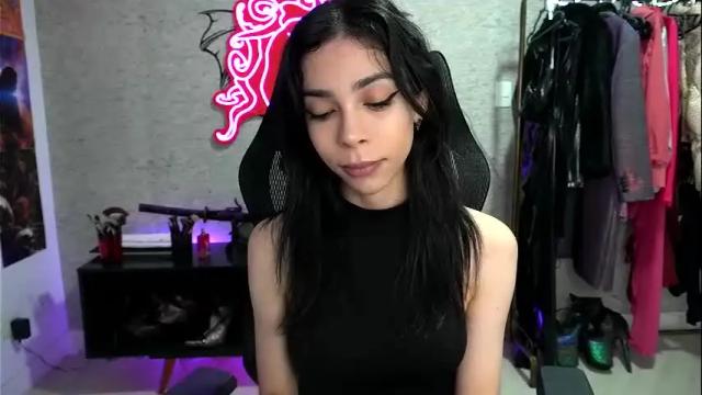 Image 2 of altsofie Stream on Chaturbate on 8 hours ago