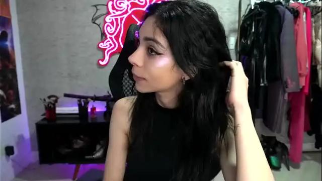 Image 3 of altsofie Stream on Chaturbate on 8 hours ago