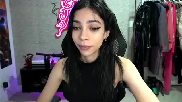 Image 4 of altsofie Stream on Chaturbate on 8 hours ago
