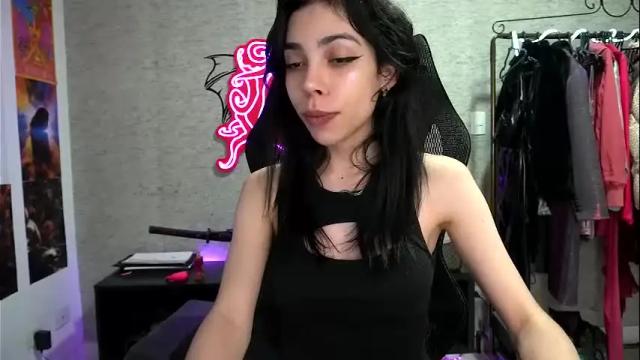 Image 10 of altsofie Stream on Chaturbate on 3 months ago
