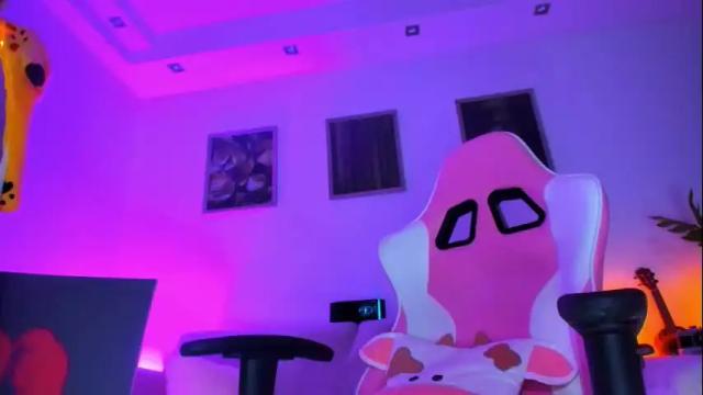 Image 12 of alyssa_smitt Stream on Chaturbate on 23 days ago