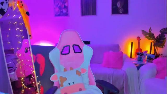 Image 2 of alyssa_smitt Stream on Chaturbate on 23 days ago
