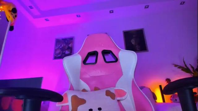 Image 12 of alyssa_smitt Stream on Chaturbate on 4 days ago